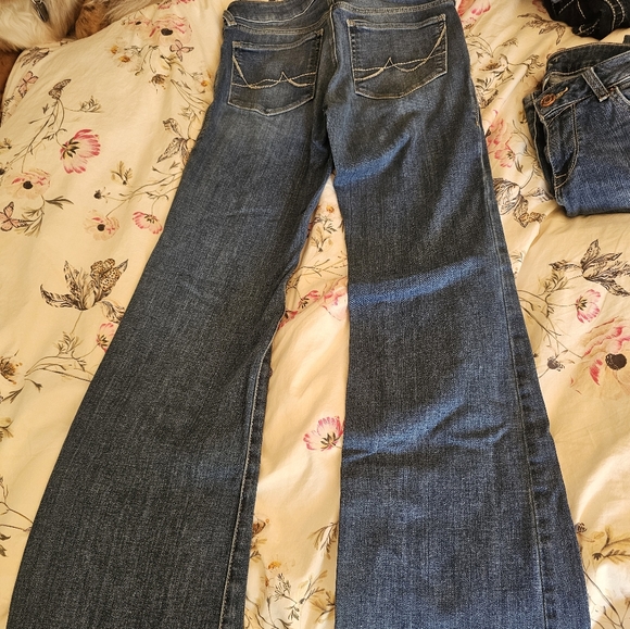Ariat Womens Jeans. Boot cut. I bought it thinking it was FR but it’s not - Picture 2 of 2